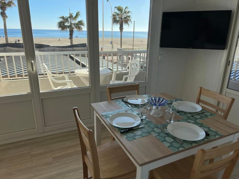 Le Carrousel - Apt Vue Mer - Plage A 10 M - Clim - Wifi Canet-en-Roussillon Ngoại thất bức ảnh