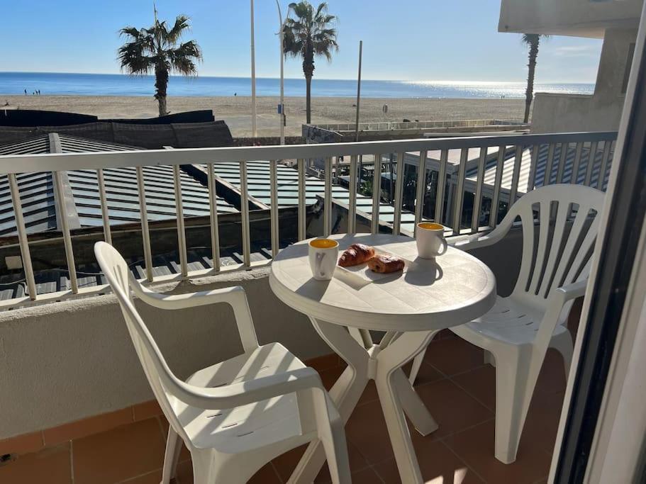 Le Carrousel - Apt Vue Mer - Plage A 10 M - Clim - Wifi Canet-en-Roussillon Ngoại thất bức ảnh