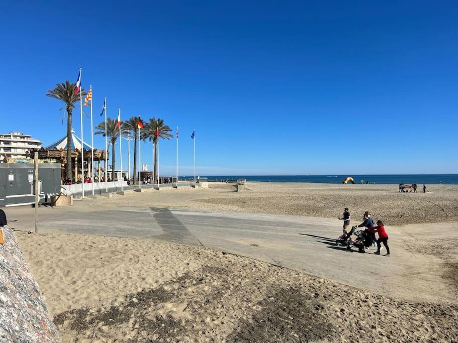 Le Carrousel - Apt Vue Mer - Plage A 10 M - Clim - Wifi Canet-en-Roussillon Ngoại thất bức ảnh