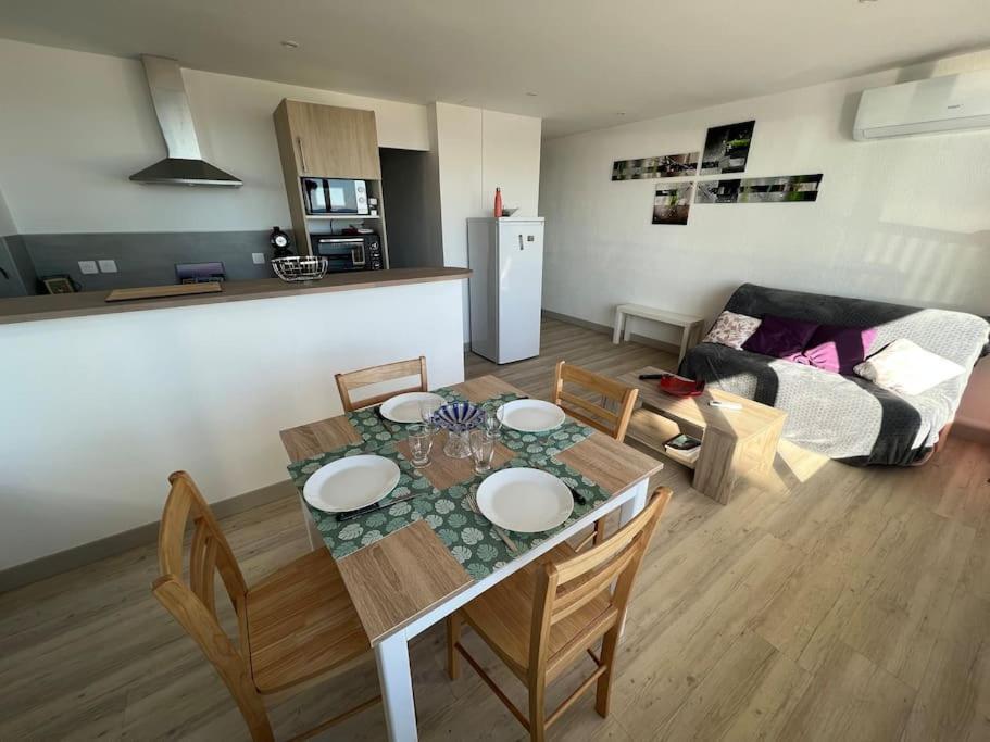 Le Carrousel - Apt Vue Mer - Plage A 10 M - Clim - Wifi Canet-en-Roussillon Ngoại thất bức ảnh