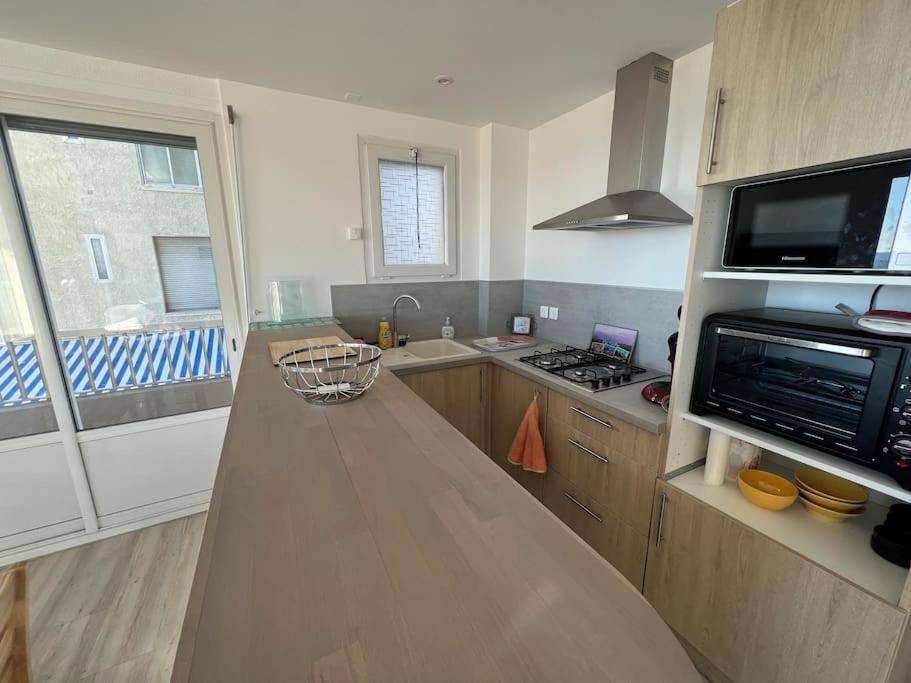 Le Carrousel - Apt Vue Mer - Plage A 10 M - Clim - Wifi Canet-en-Roussillon Ngoại thất bức ảnh